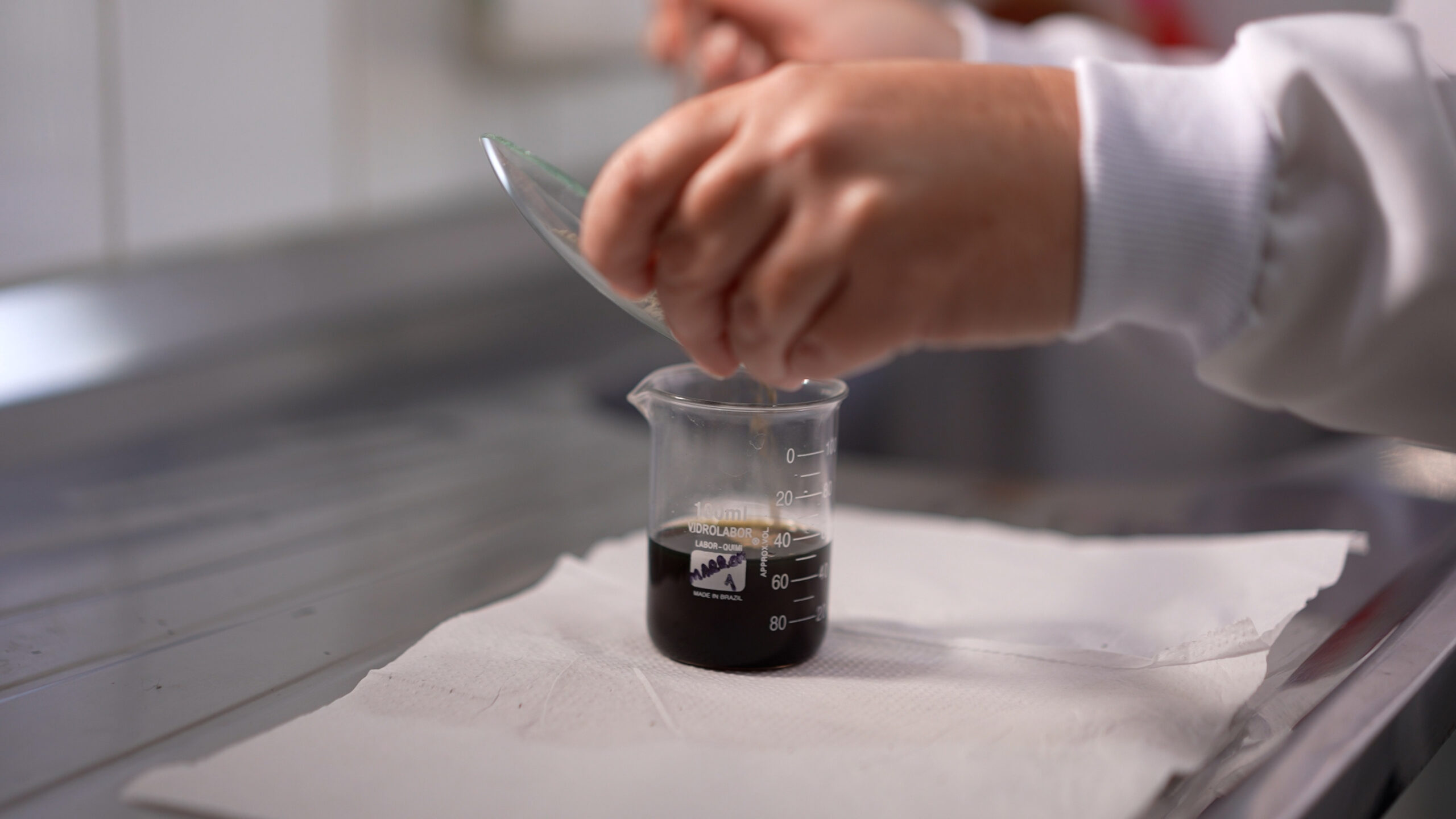 BRUTO.01_25_42_18.Still048