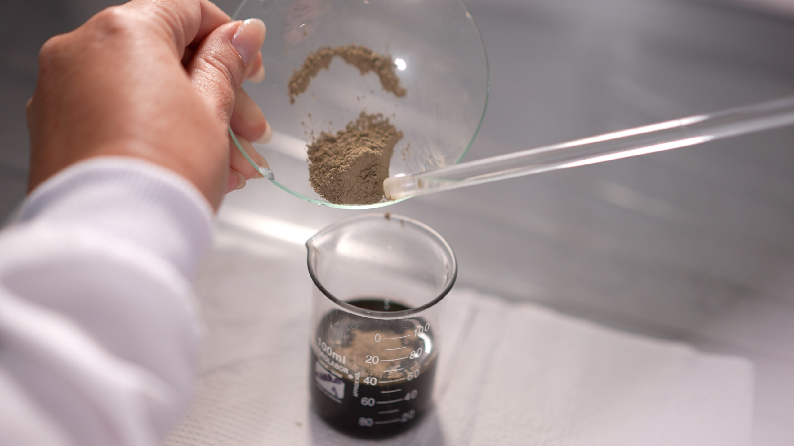 BRUTO.01_25_58_28.Still049