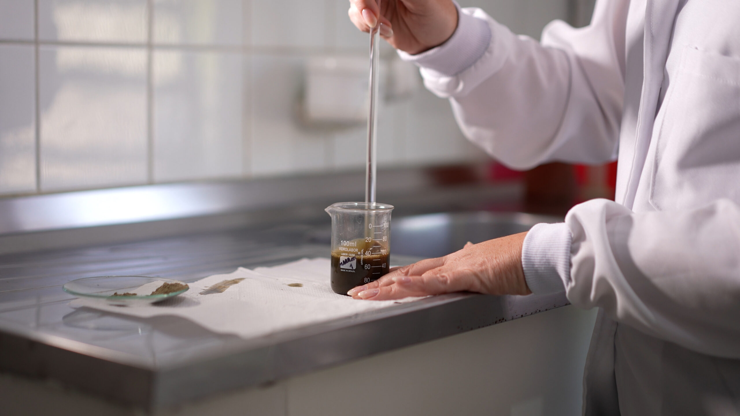 BRUTO.01_26_35_26.Still050